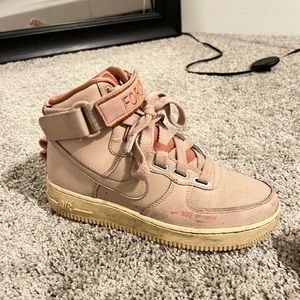 Women’s Nike tops size 8! Worn only a handful of times